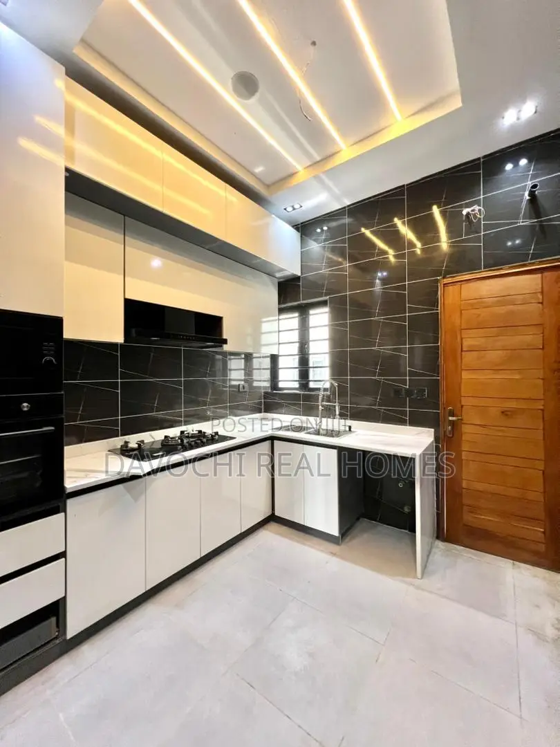 3bdrm Duplex in Ikota for rent in Ikota
