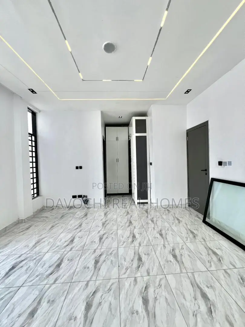 3bdrm Duplex in Ikota for rent in Ikota