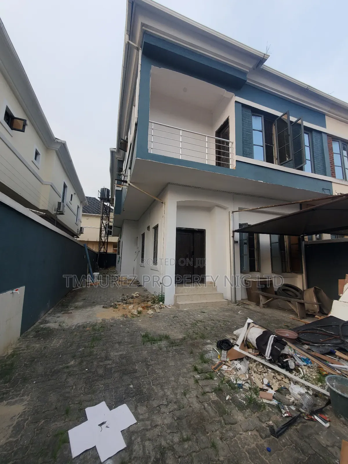 Mini Flat in Chevron for rent in Chevron
