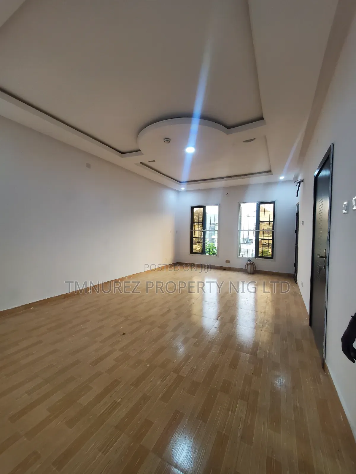 Mini Flat in Chevron for rent in Chevron
