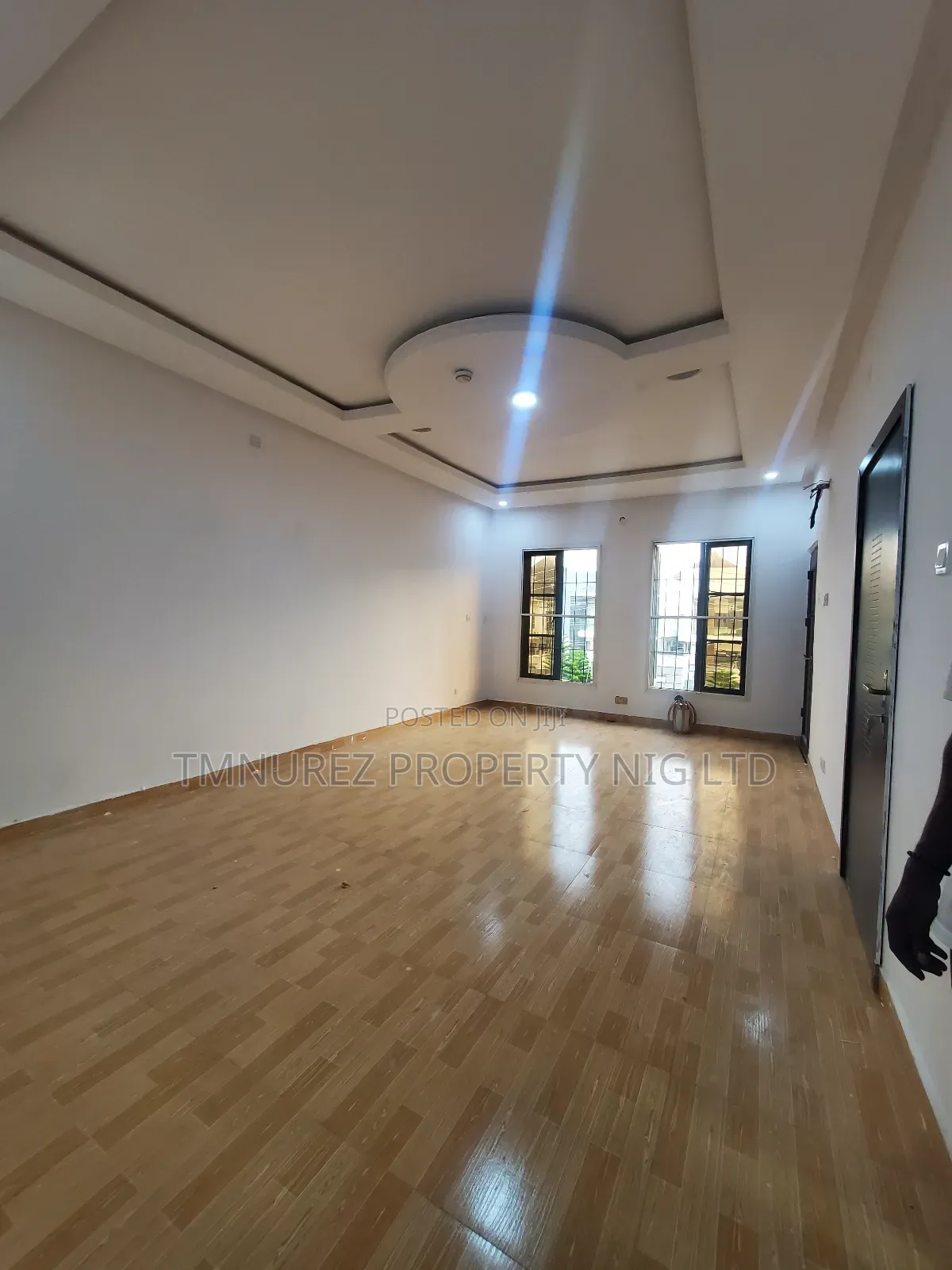 Mini Flat in Chevron for rent in Chevron