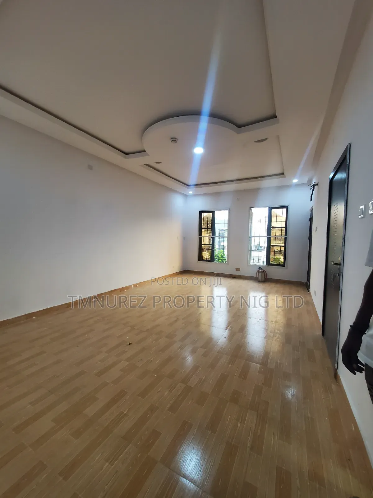 Mini Flat in Chevron for rent in Chevron