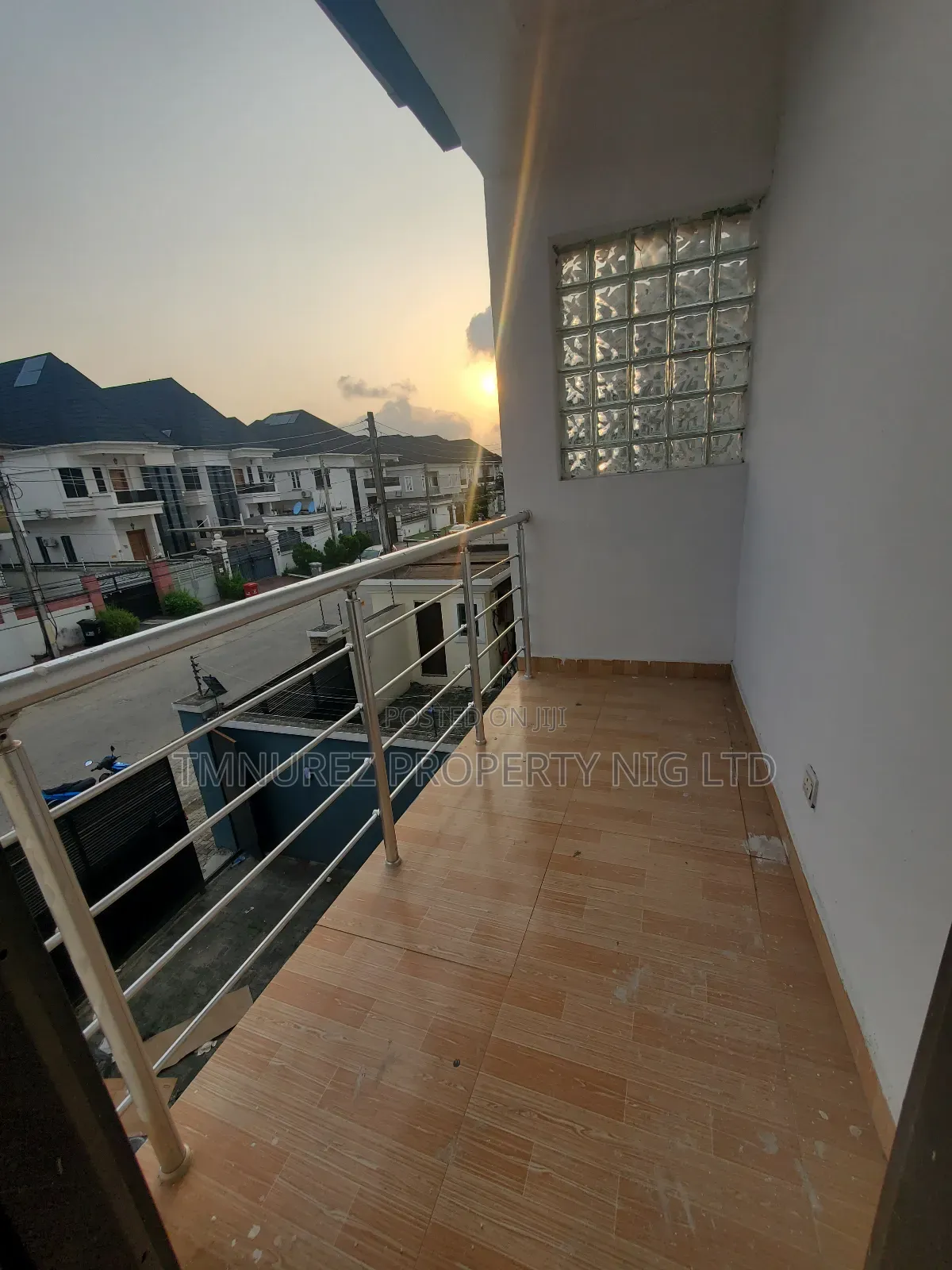 Mini Flat in Chevron for rent in Chevron