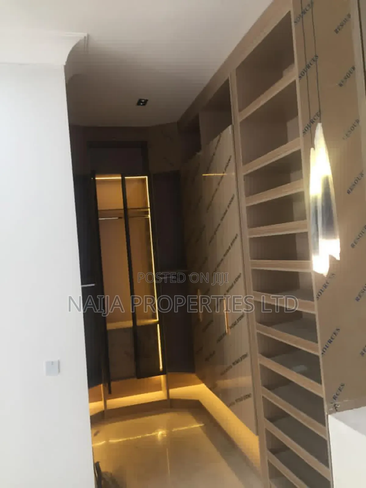 4 Bedroom Apartment Office in Kofo Abayomi, Victoria Island for Rent in Victoria Island