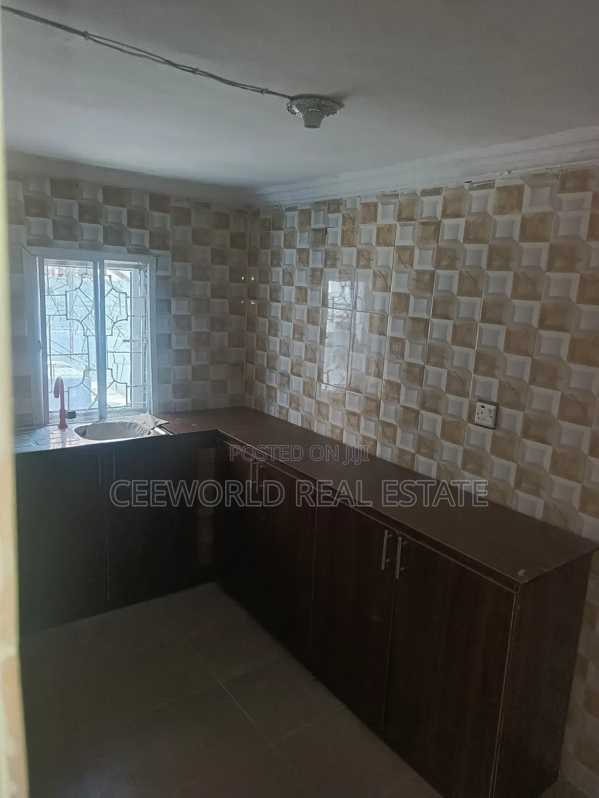 2bdrm Apartment in College Crescent for rent in CHallenge / Ibadan