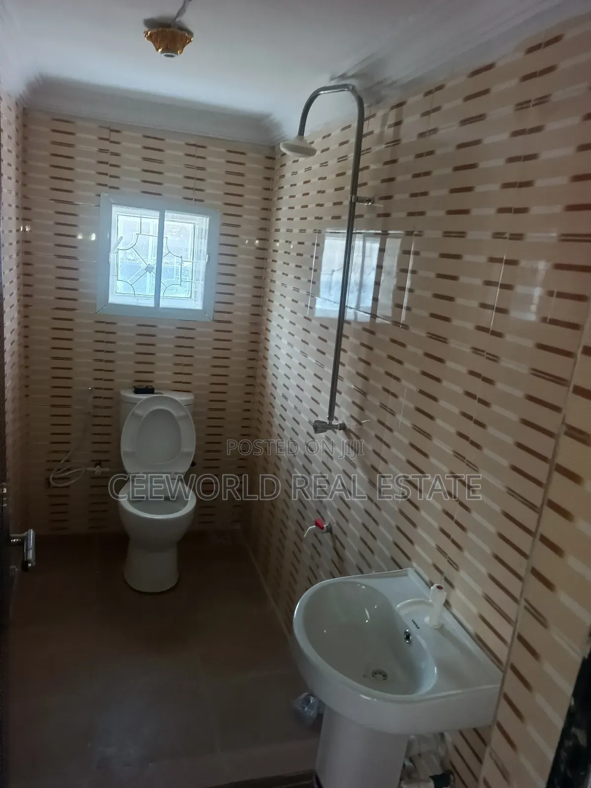 2bdrm Apartment in College Crescent for rent in CHallenge / Ibadan