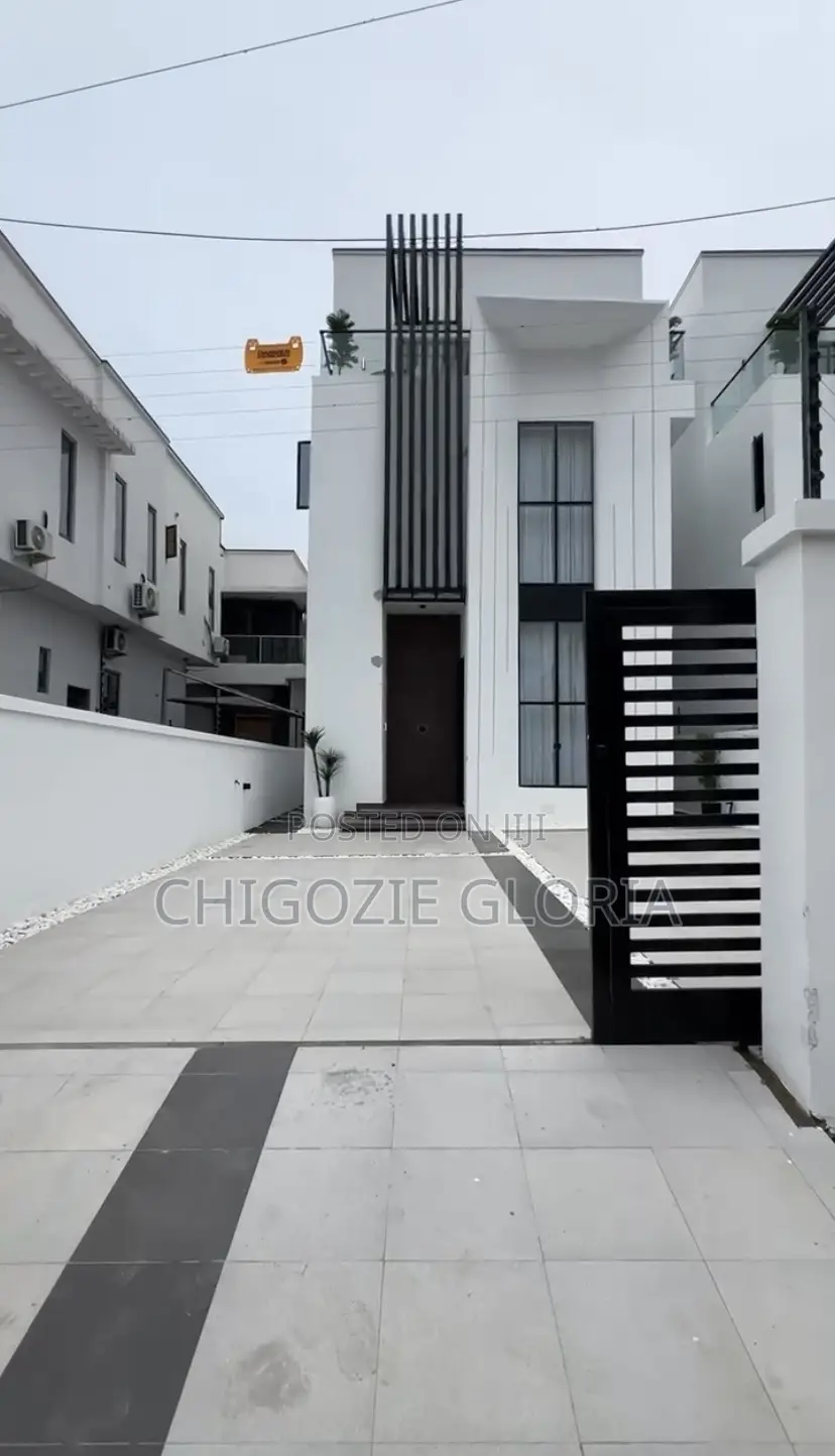 5bdrm Duplex in Ikate for sale in Ikate