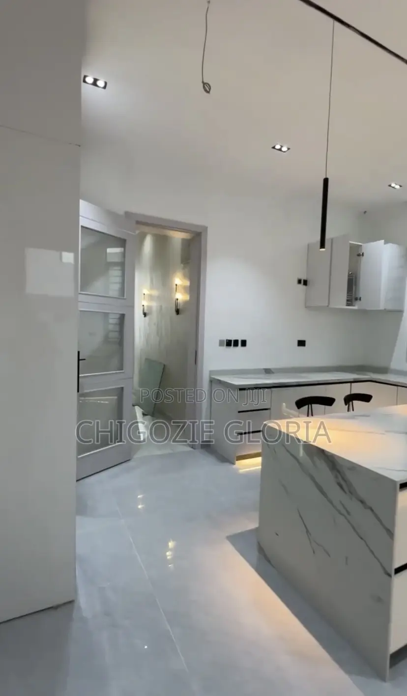 5bdrm Duplex in Ikate for sale in Ikate