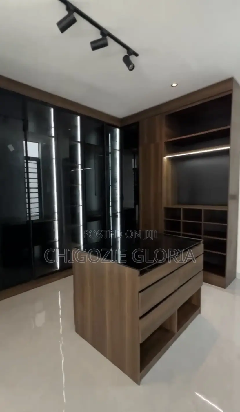 5bdrm Duplex in Ikate for sale in Ikate