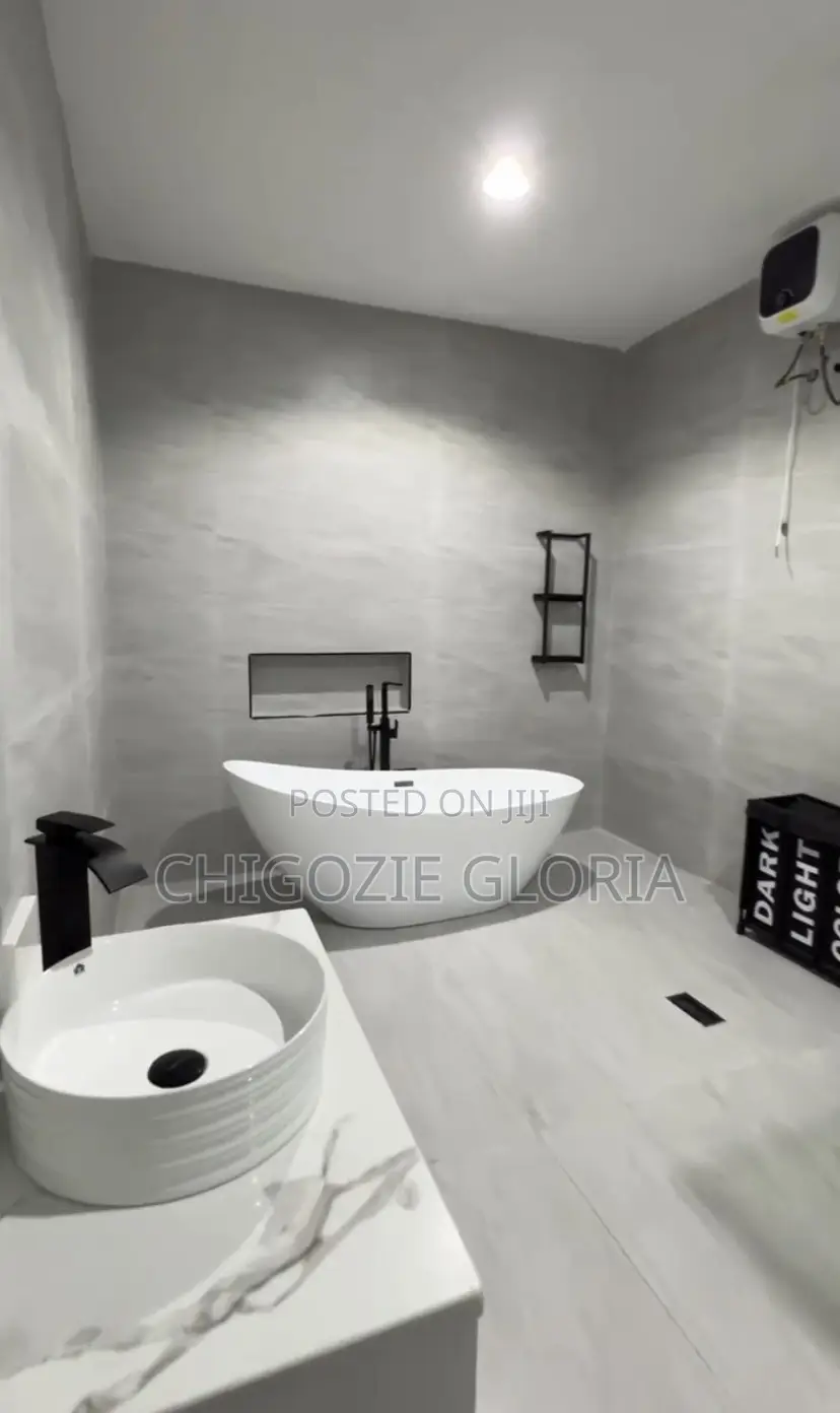 5bdrm Duplex in Ikate for sale in Ikate