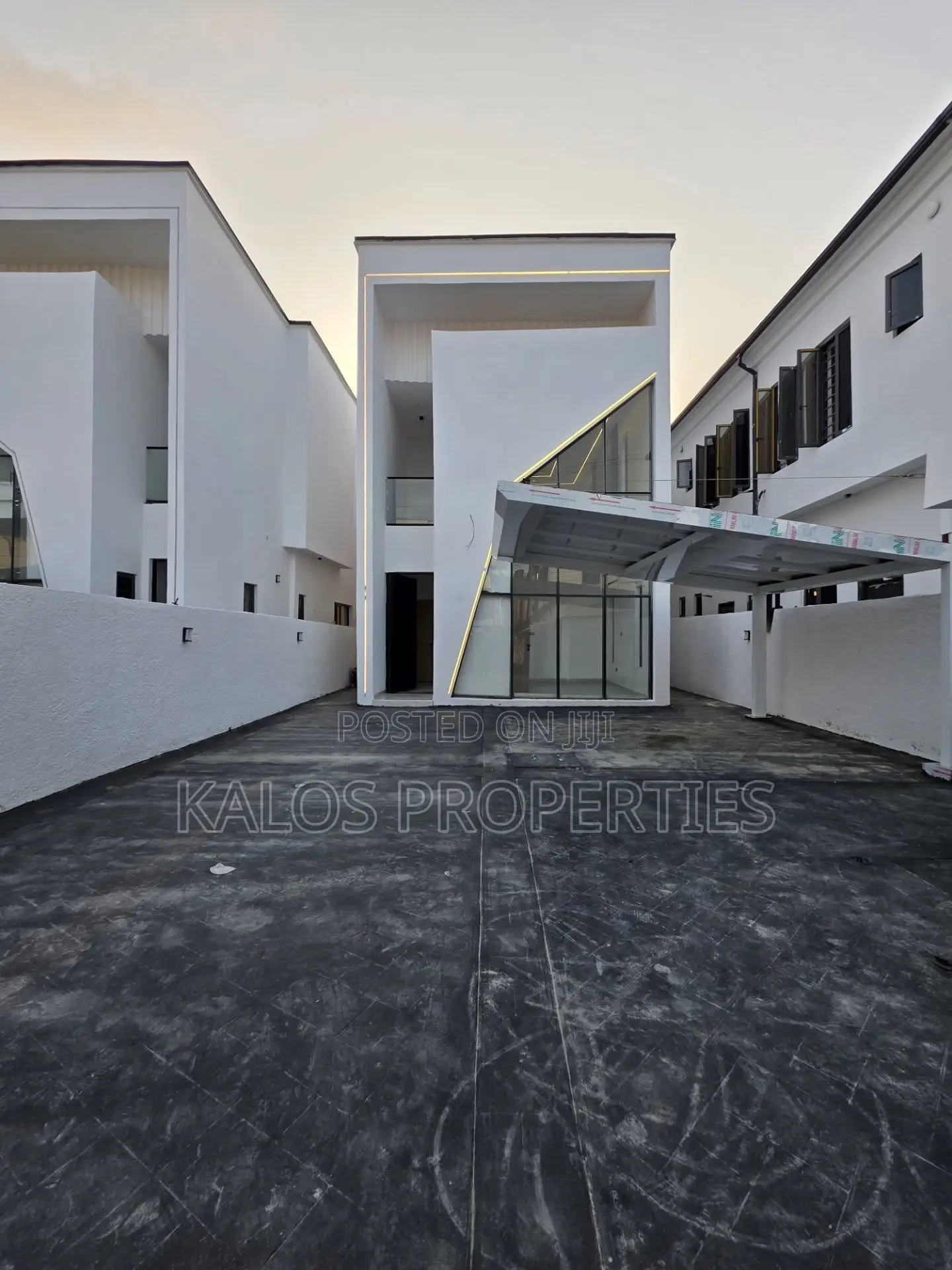 5bdrm Duplex in Harris Drive, VGC / Ajah for sale in VGC / Ajah