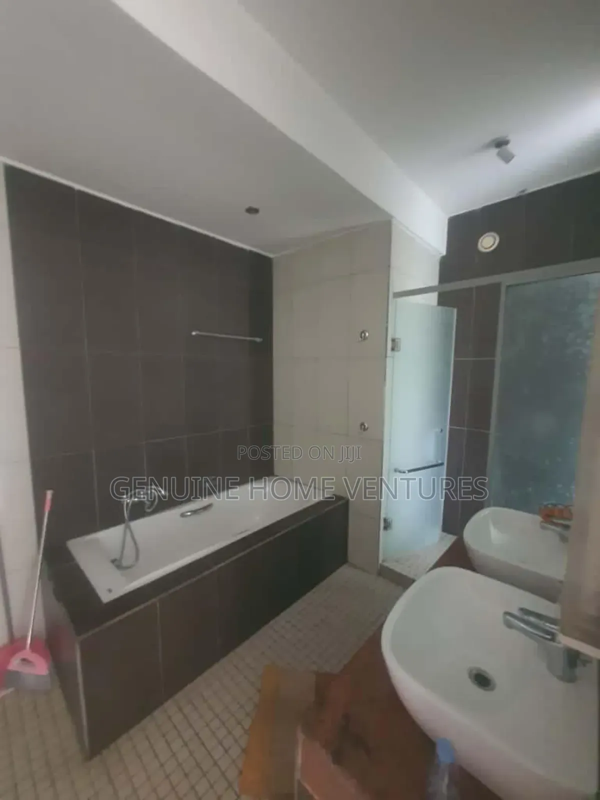 3bdrm Apartment in Ikeja Gra for rent in Ikeja GRA