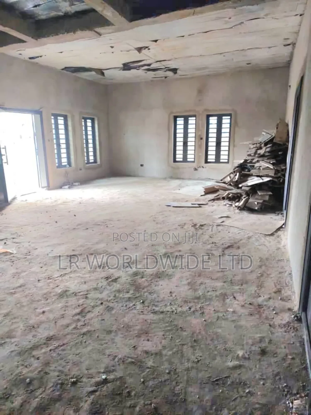 5bdrm Duplex in Lugbe District for sale in Lugbe District