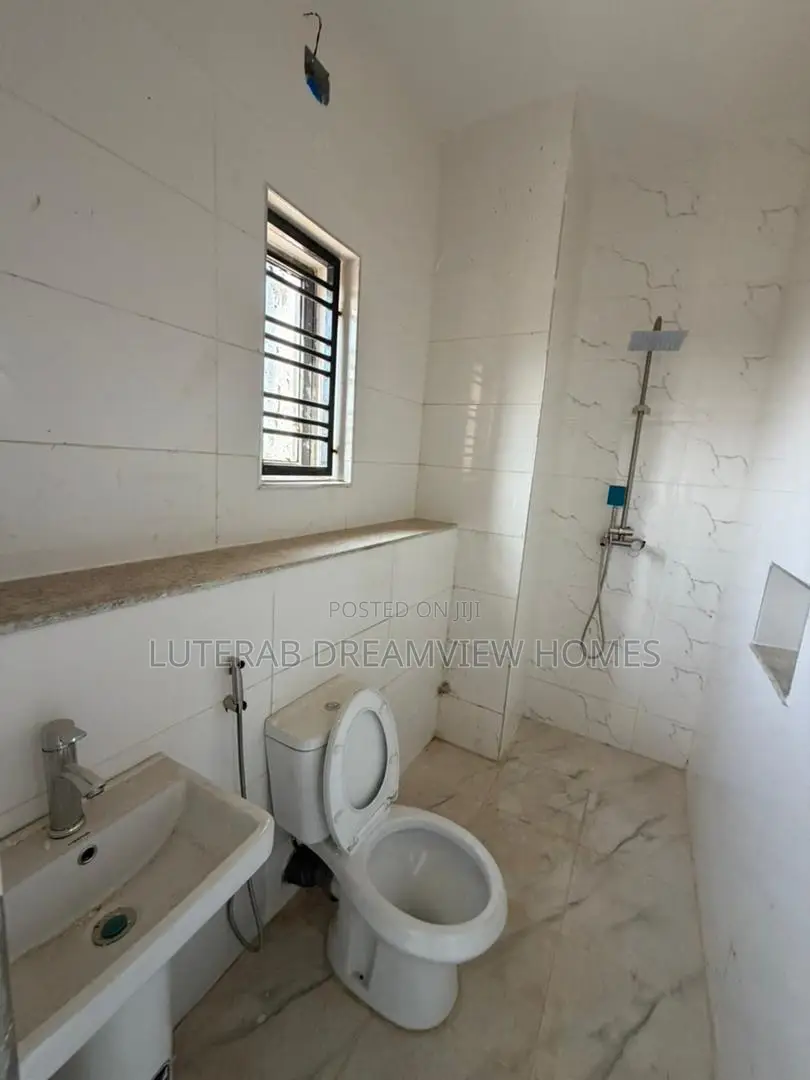 3bdrm Block of Flats in Main Wuye for sale in Wuye