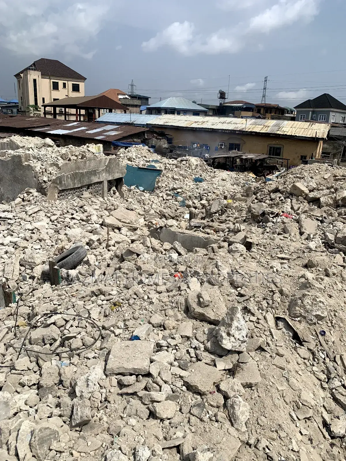 10bdrm House in Iganmu for sale in Iganmu