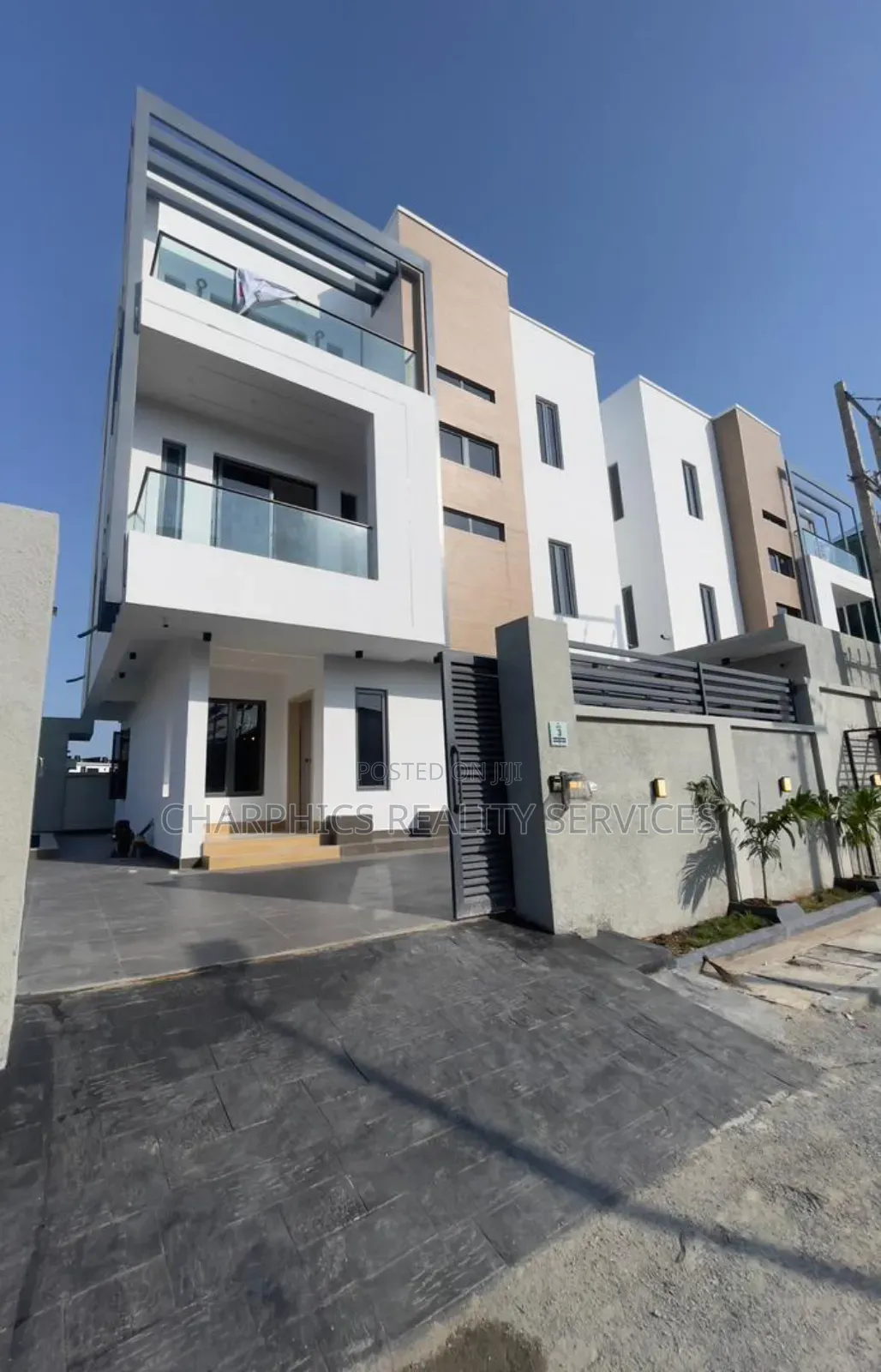 5bdrm Duplex in Lekki Phase 1 for sale in Lekki Phase 1