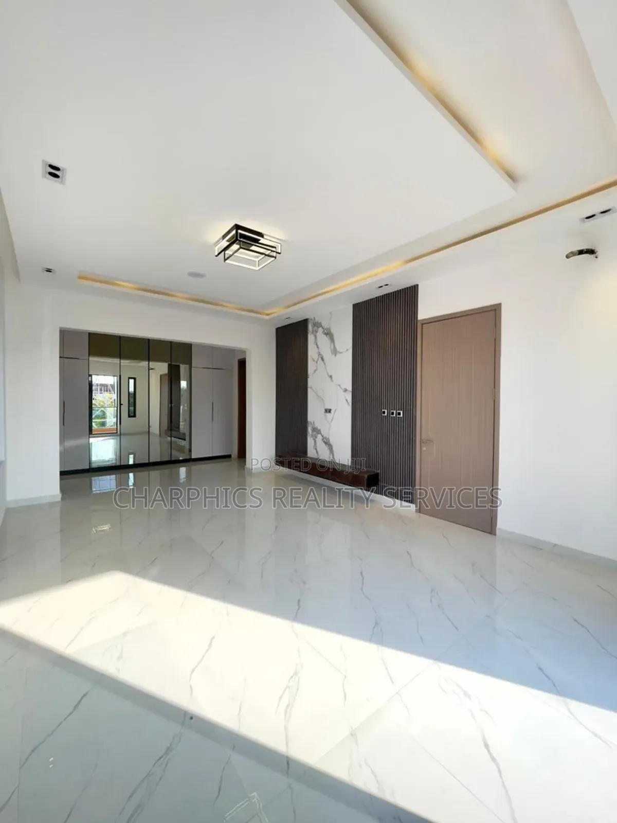 5bdrm Duplex in Lekki Phase 1 for sale in Lekki Phase 1