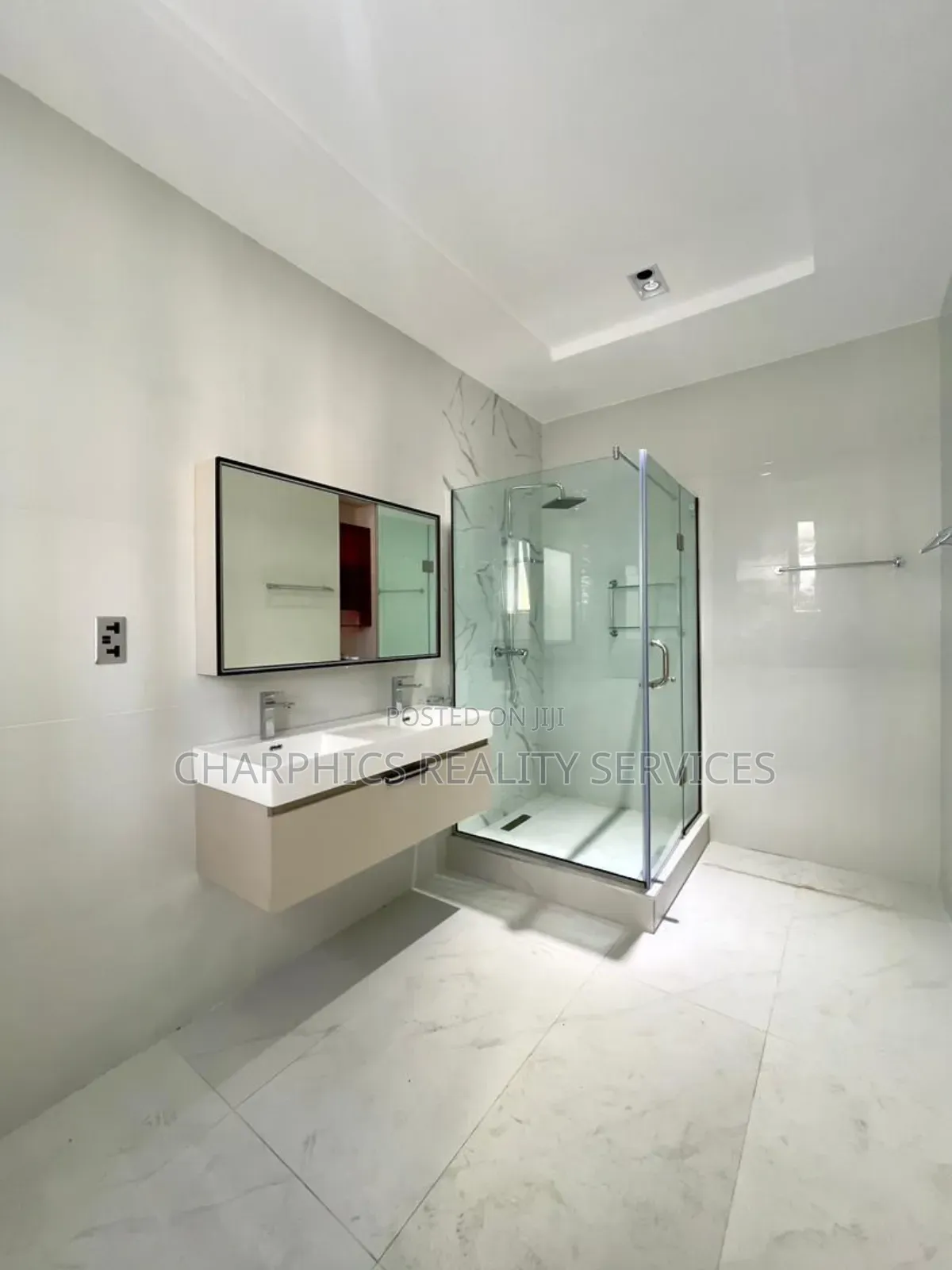 5bdrm Duplex in Lekki Phase 1 for sale in Lekki Phase 1