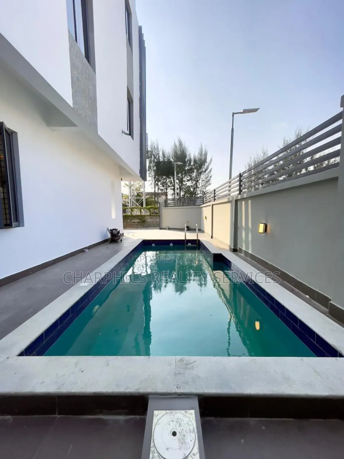 5bdrm Duplex in Lekki Phase 1 for sale in Lekki Phase 1