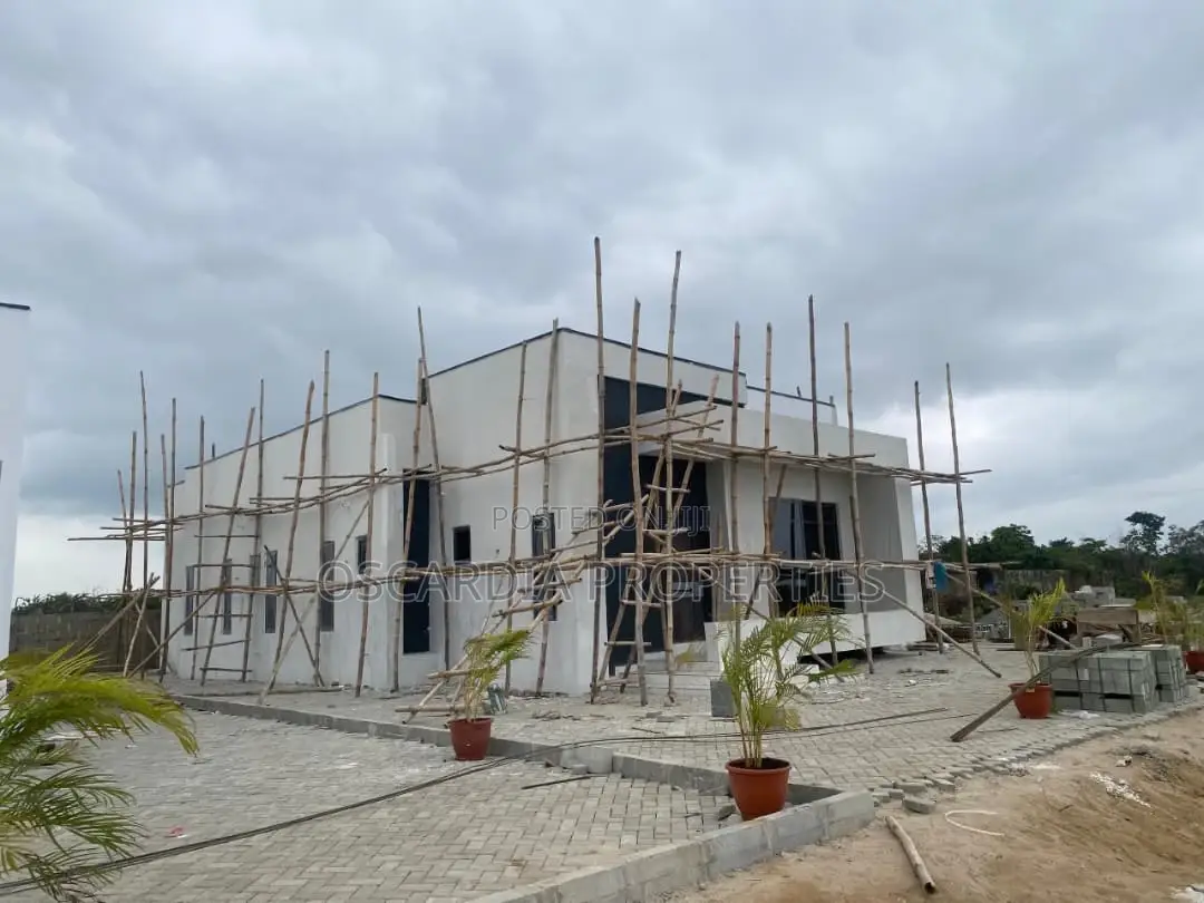 5bdrm Bungalow in At Homes Luxury, Igando-Oloja for sale in Igando-Oloja