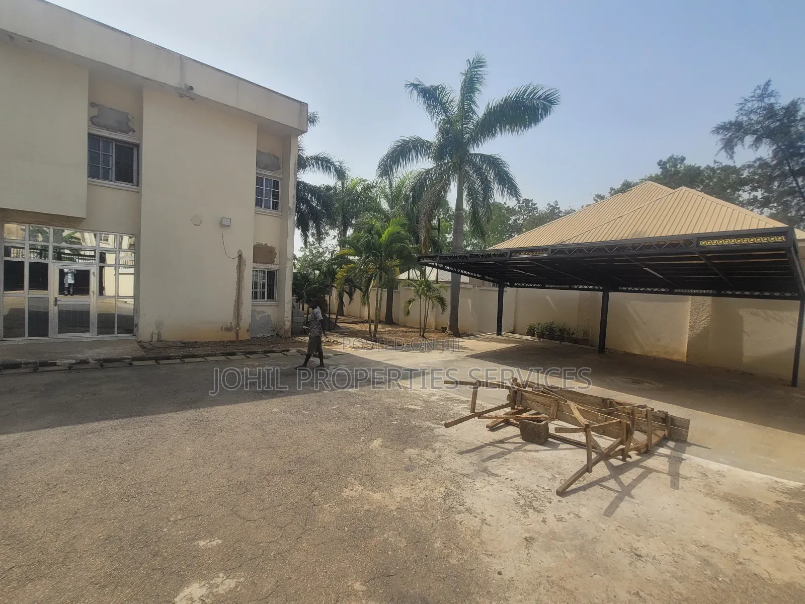 4bdrm Duplex in Legislative Quarters, Apo District for sale in Apo District