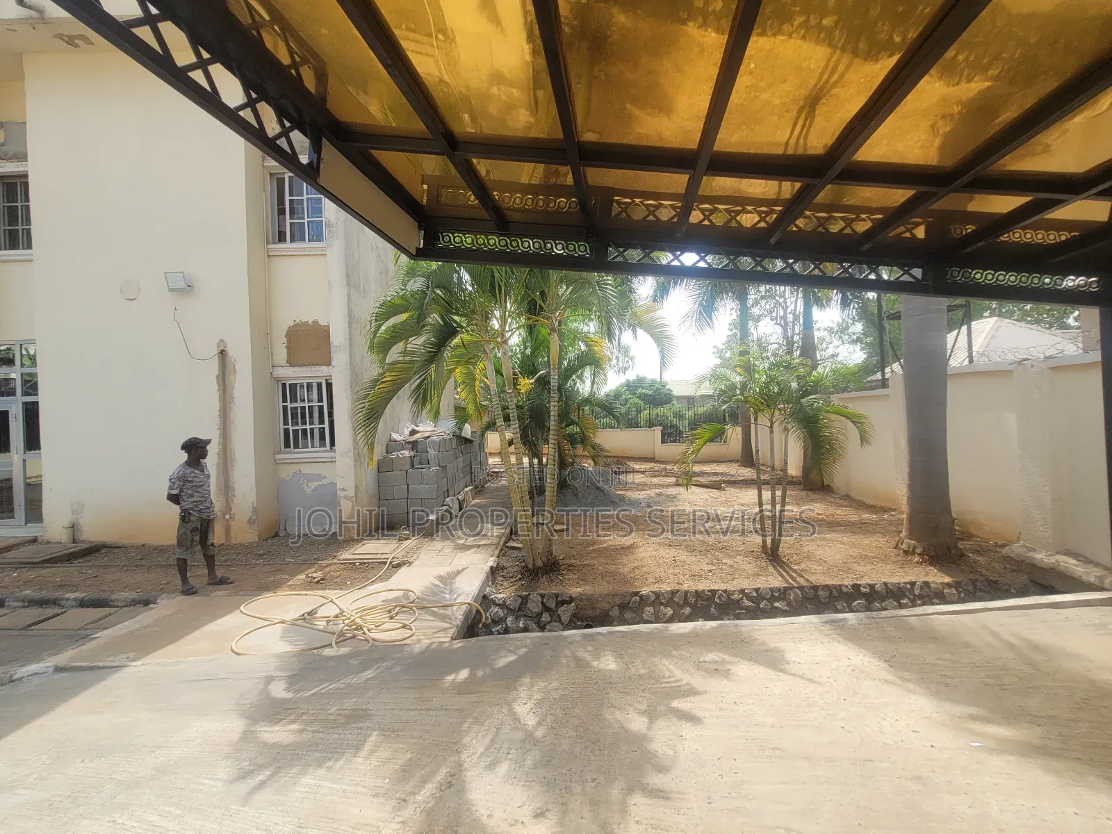 4bdrm Duplex in Legislative Quarters, Apo District for sale in Apo District