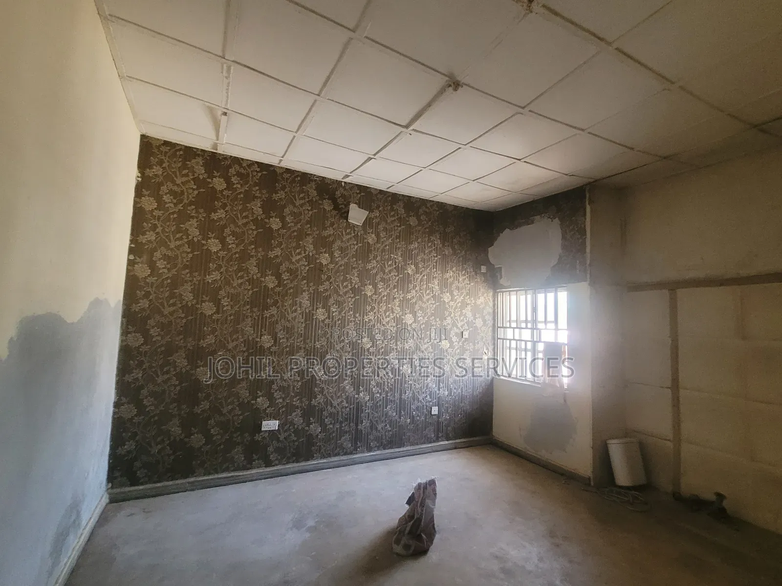 4bdrm Duplex in Legislative Quarters, Apo District for sale in Apo District