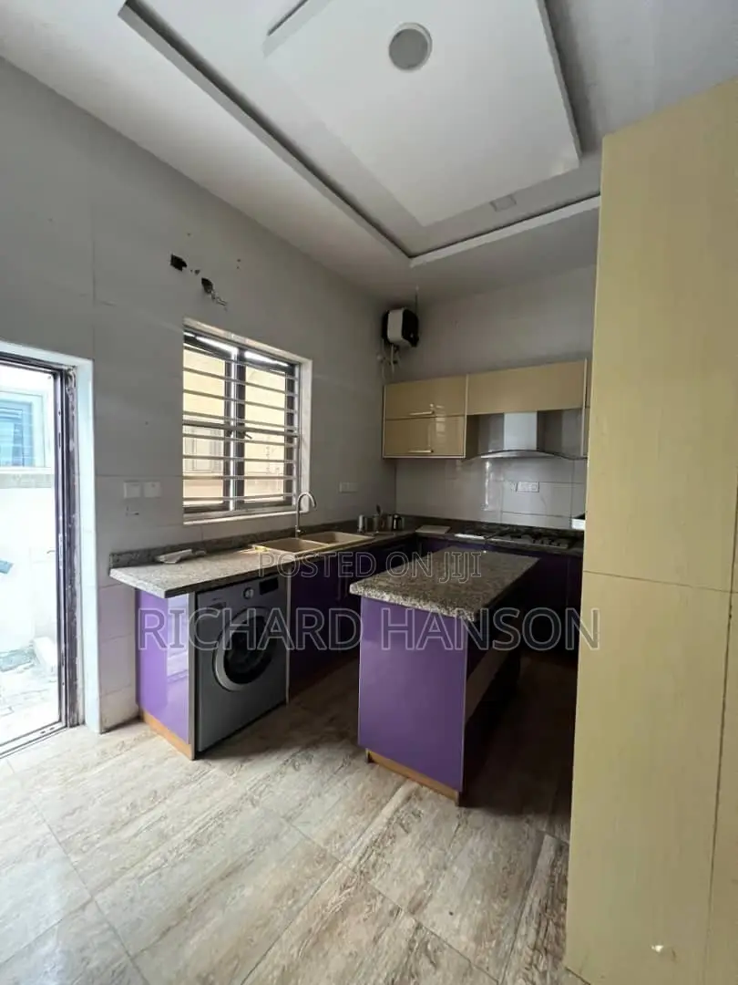 4bdrm Duplex in Lekki Phase 2 for sale in Lekki Phase 2
