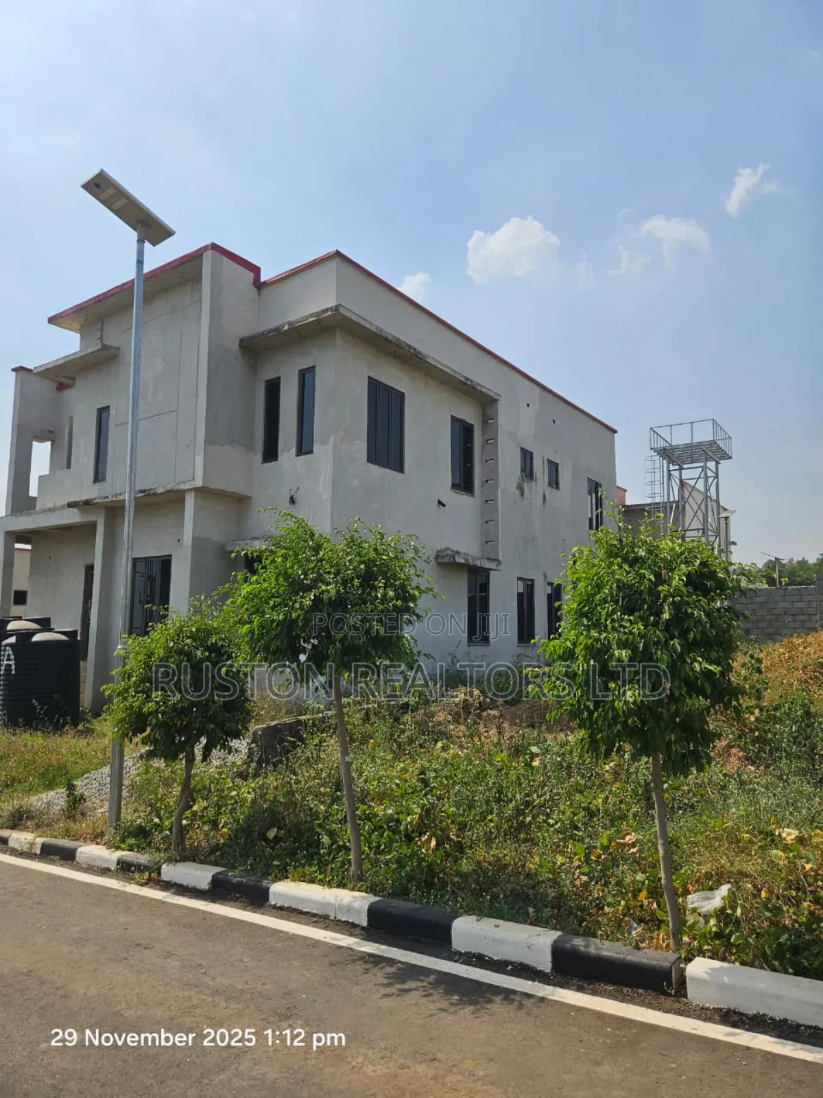 5bdrm Duplex in Life Camp for sale in Life Camp