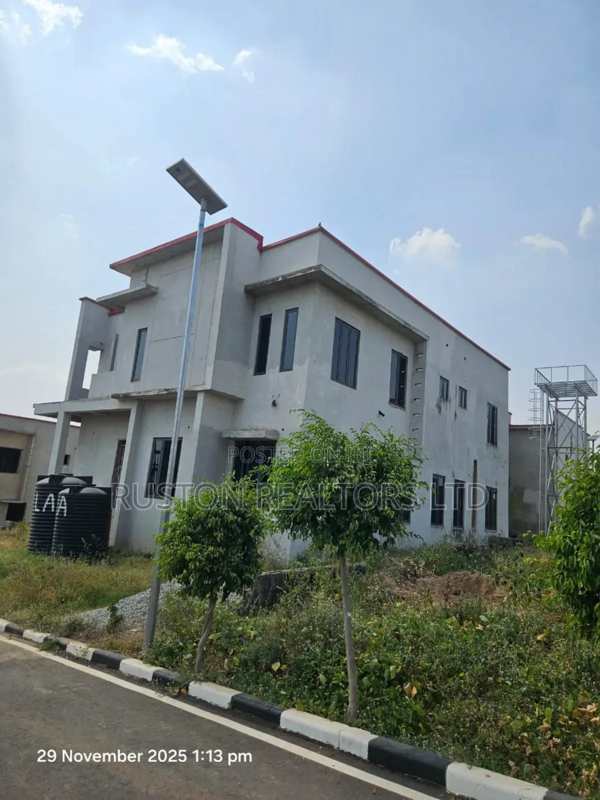 5bdrm Duplex in Life Camp for sale in Life Camp