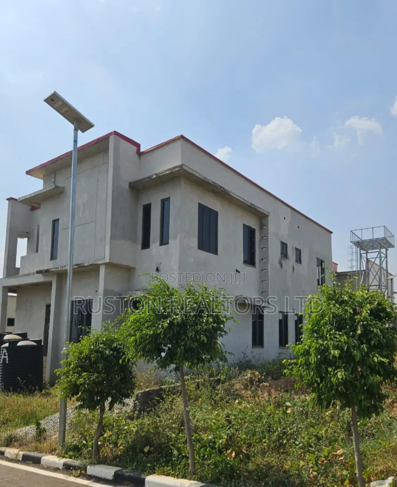 5bdrm Duplex in Life Camp for sale in Life Camp
