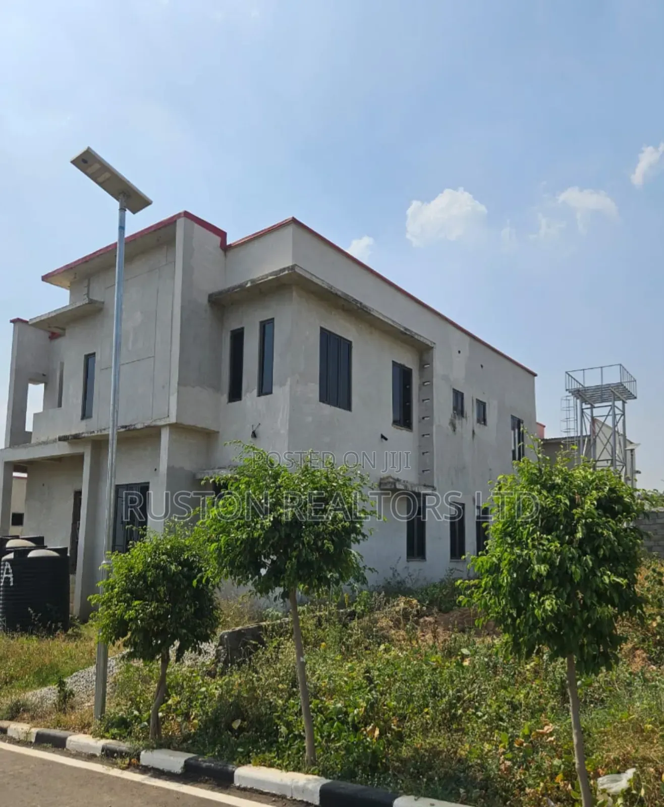 5bdrm Duplex in Life Camp for sale in Life Camp