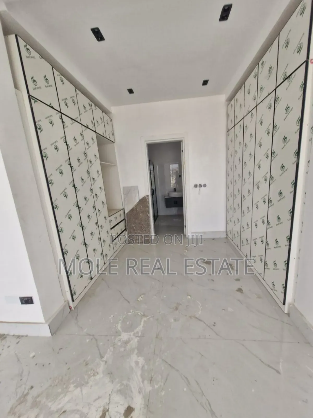 Furnished 6bdrm Duplex in Parkview for sale in Parkview Estate