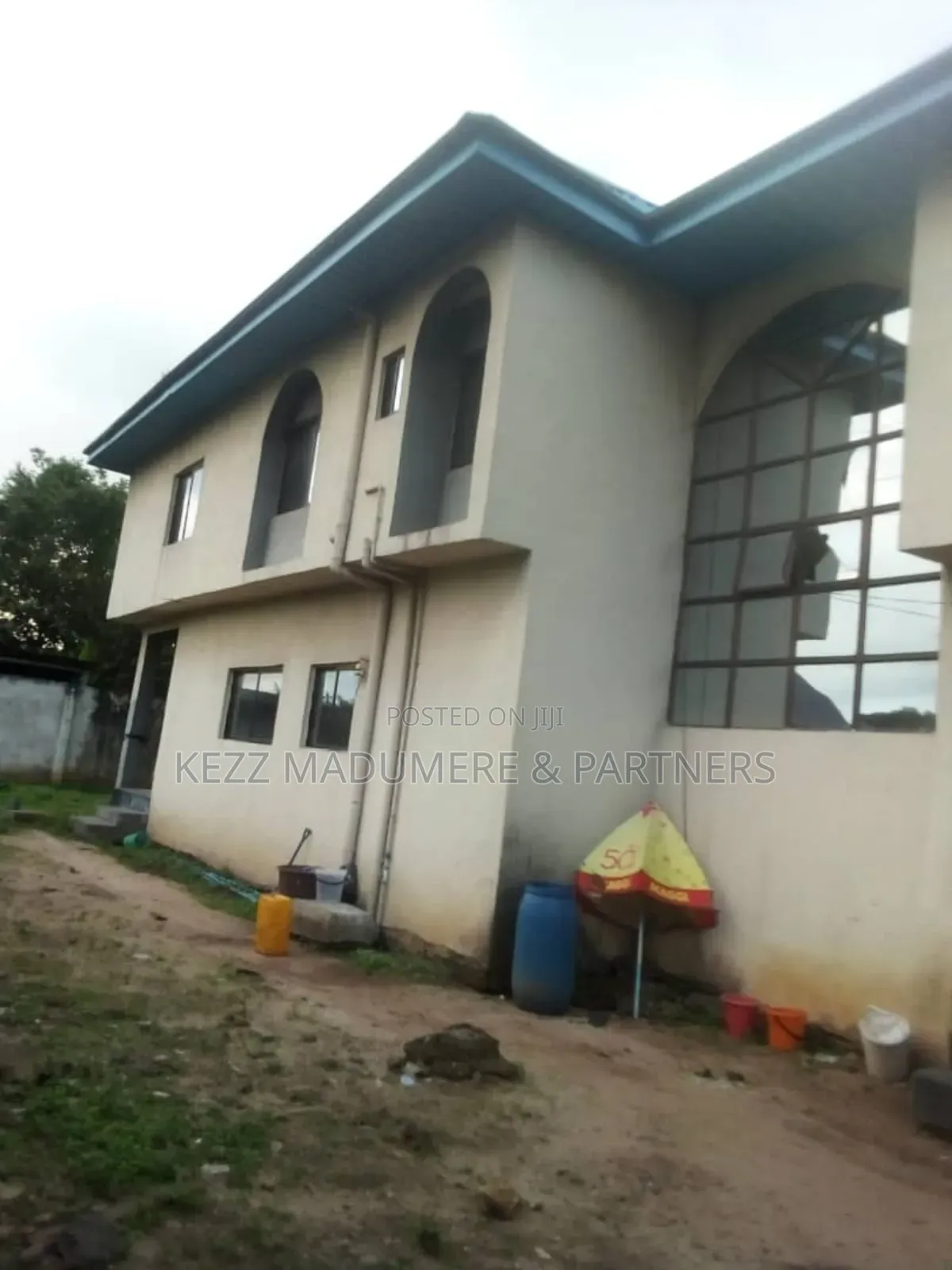 For Sale: 13 Rooms Hotel Building at Ovom , Ogbor Hill , Aba , in Aba North