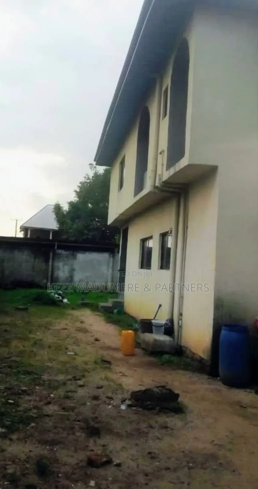 For Sale: 13 Rooms Hotel Building at Ovom , Ogbor Hill , Aba , in Aba North