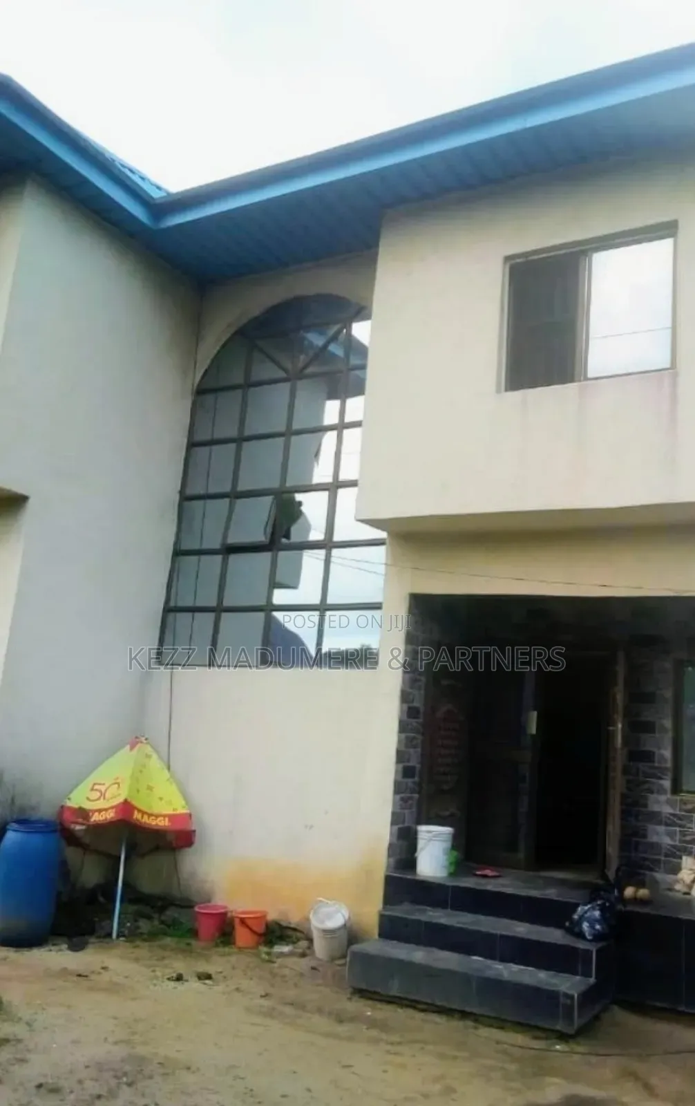 For Sale: 13 Rooms Hotel Building at Ovom , Ogbor Hill , Aba , in Aba North