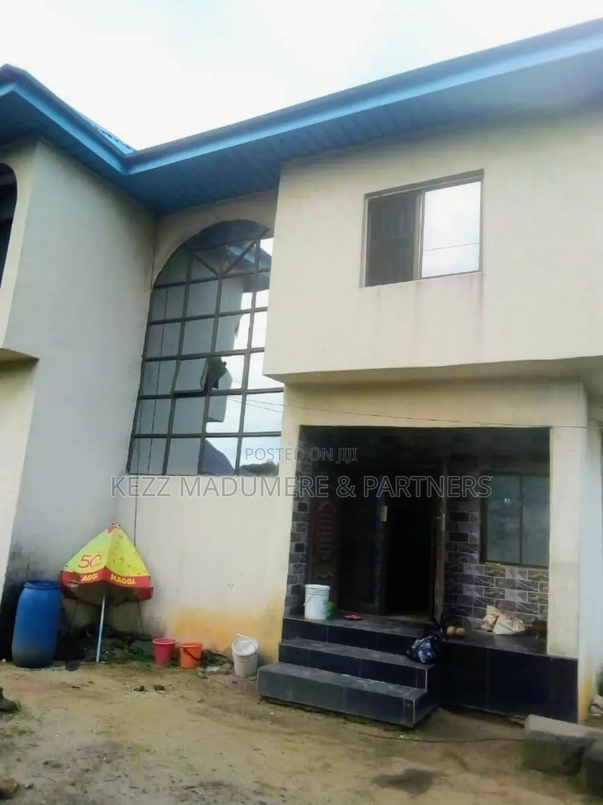 For Sale: 13 Rooms Hotel Building at Ovom , Ogbor Hill , Aba , in Aba North