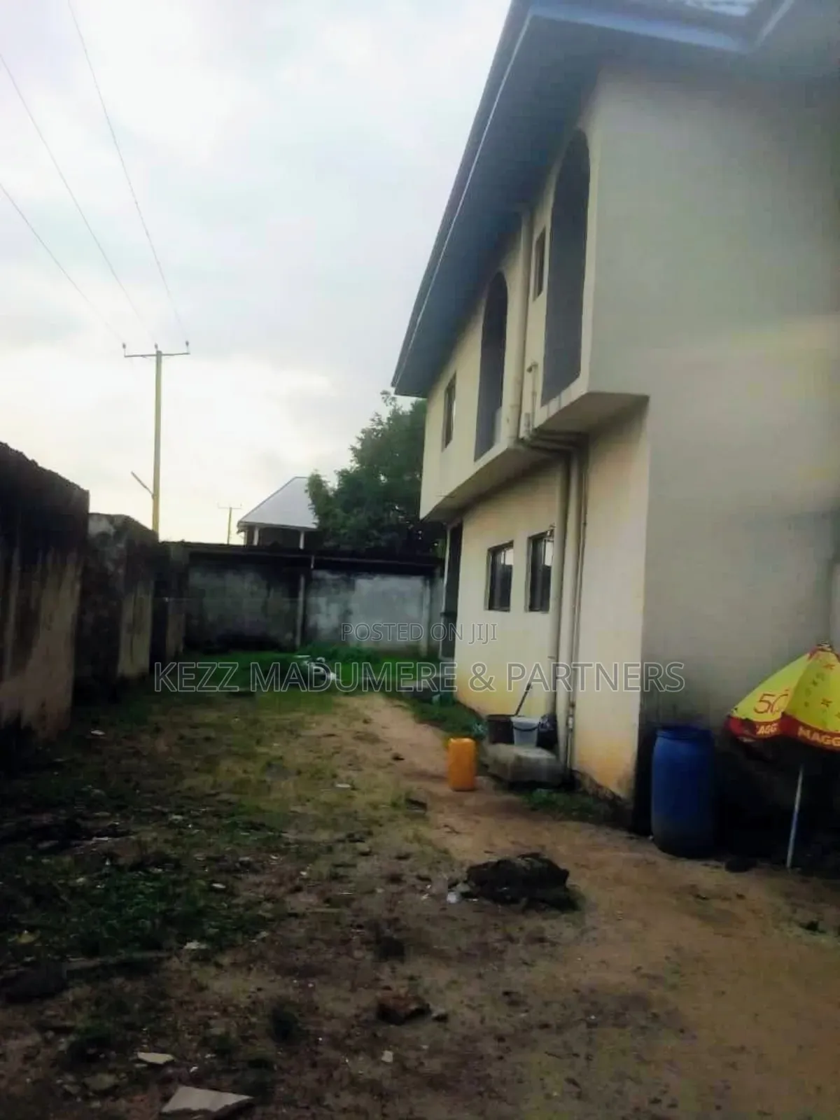 For Sale: 13 Rooms Hotel Building at Ovom , Ogbor Hill , Aba , in Aba North