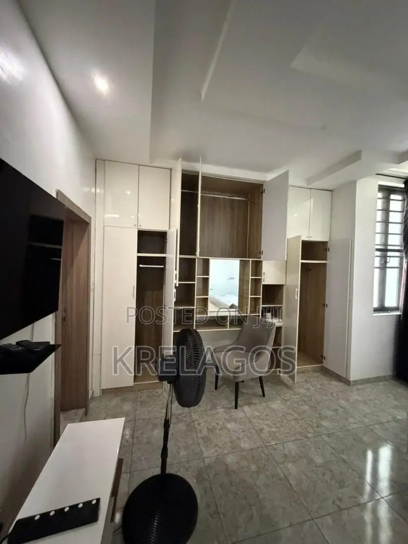 Furnished 2bdrm Apartment in Chevron Toll Gate for sale in Chevron