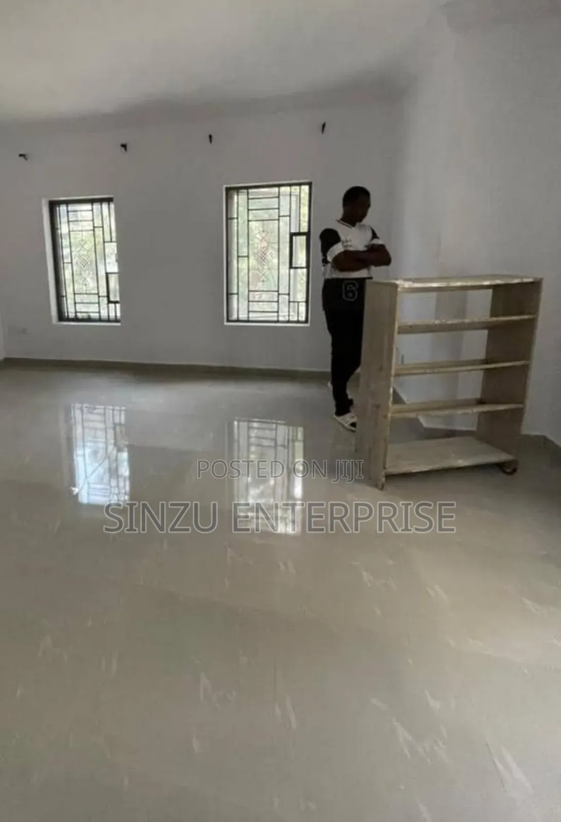 1bdrm Shared Apartment in Orchid Road, Chevron for rent in Chevron