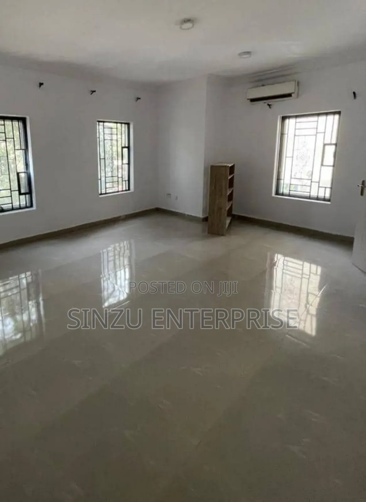 1bdrm Shared Apartment in Orchid Road, Chevron for rent in Chevron