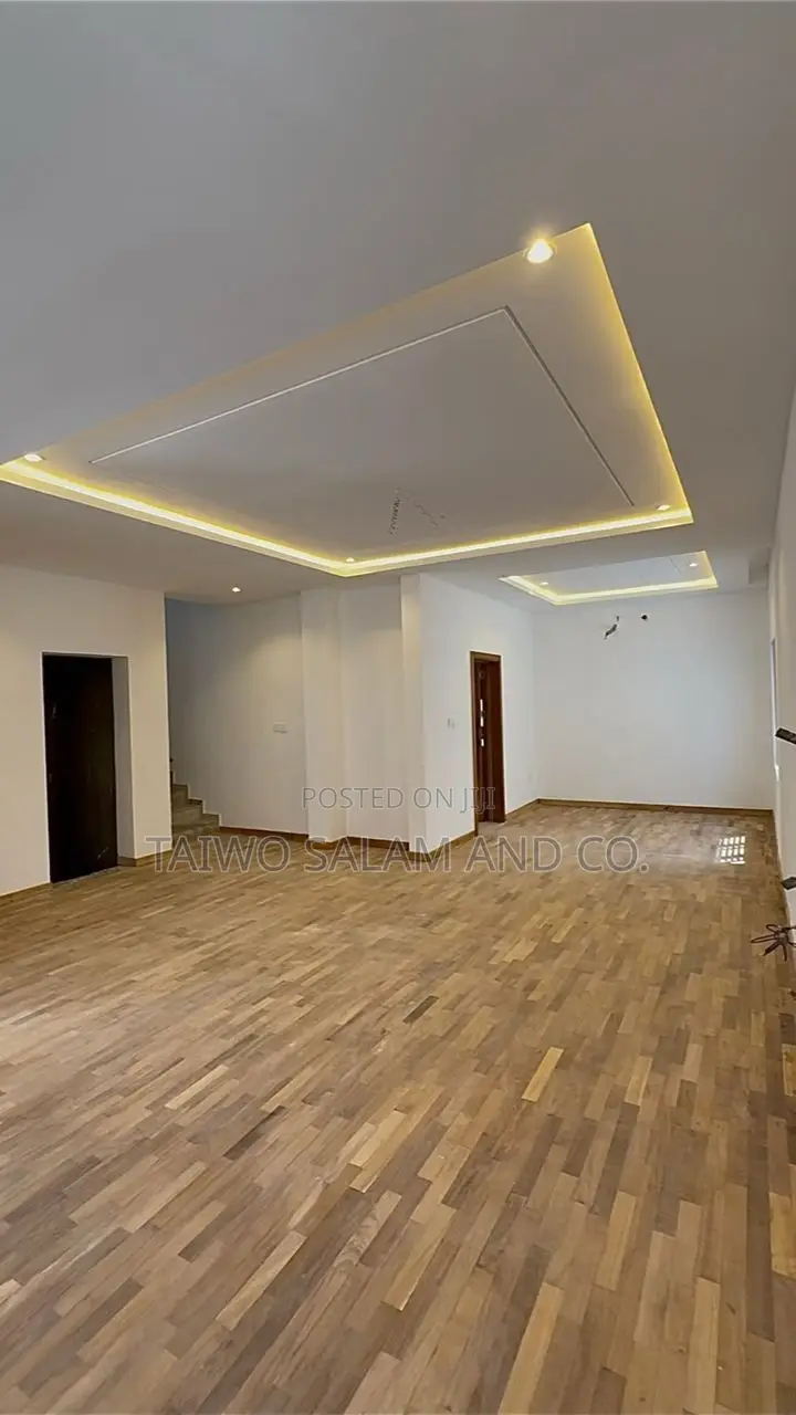 5bdrm Duplex in Akobo for sale in Akobo