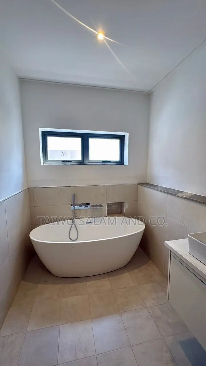 5bdrm Duplex in Akobo for sale in Akobo