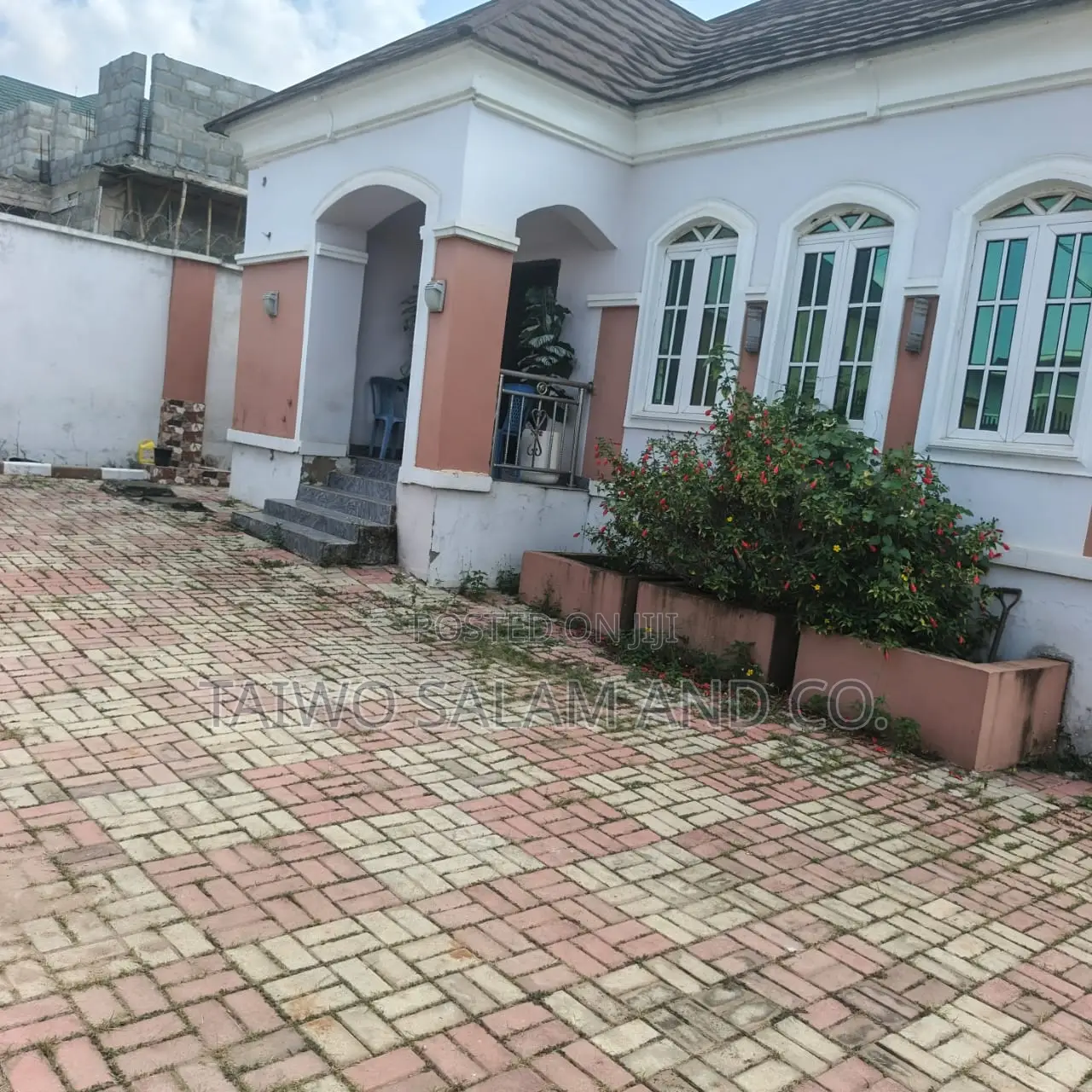 4bdrm Bungalow in Oluyole Estate for sale in Oluyole Estate