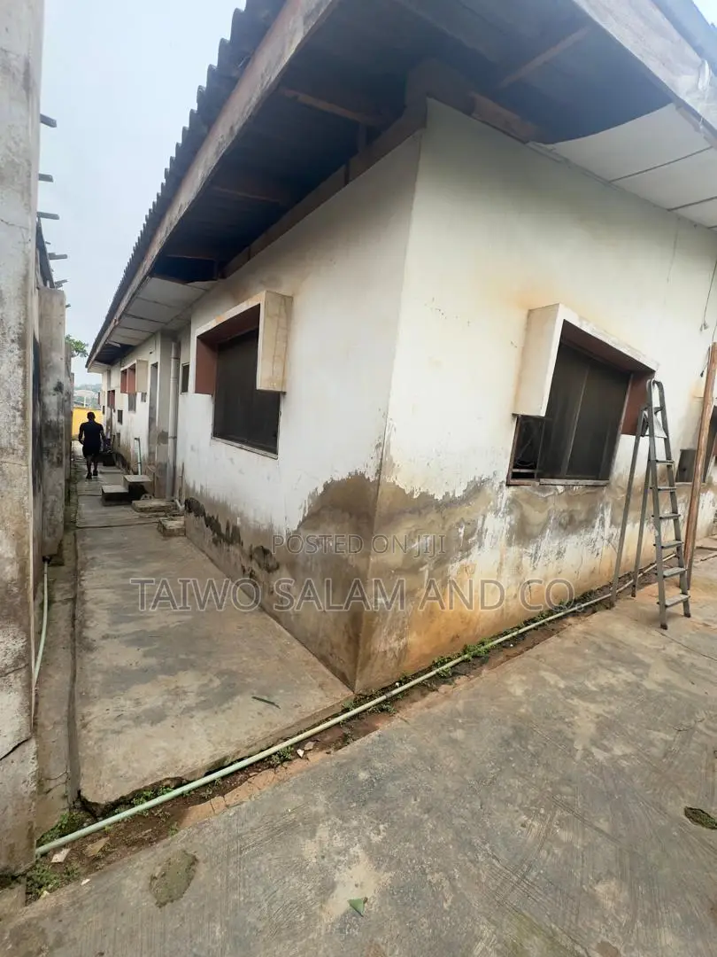 Old Structure on 540sqm of Land in Agodi