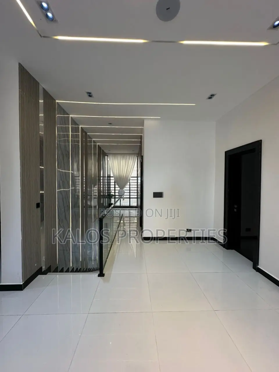 5bdrm Duplex in Chevron for sale in Chevron