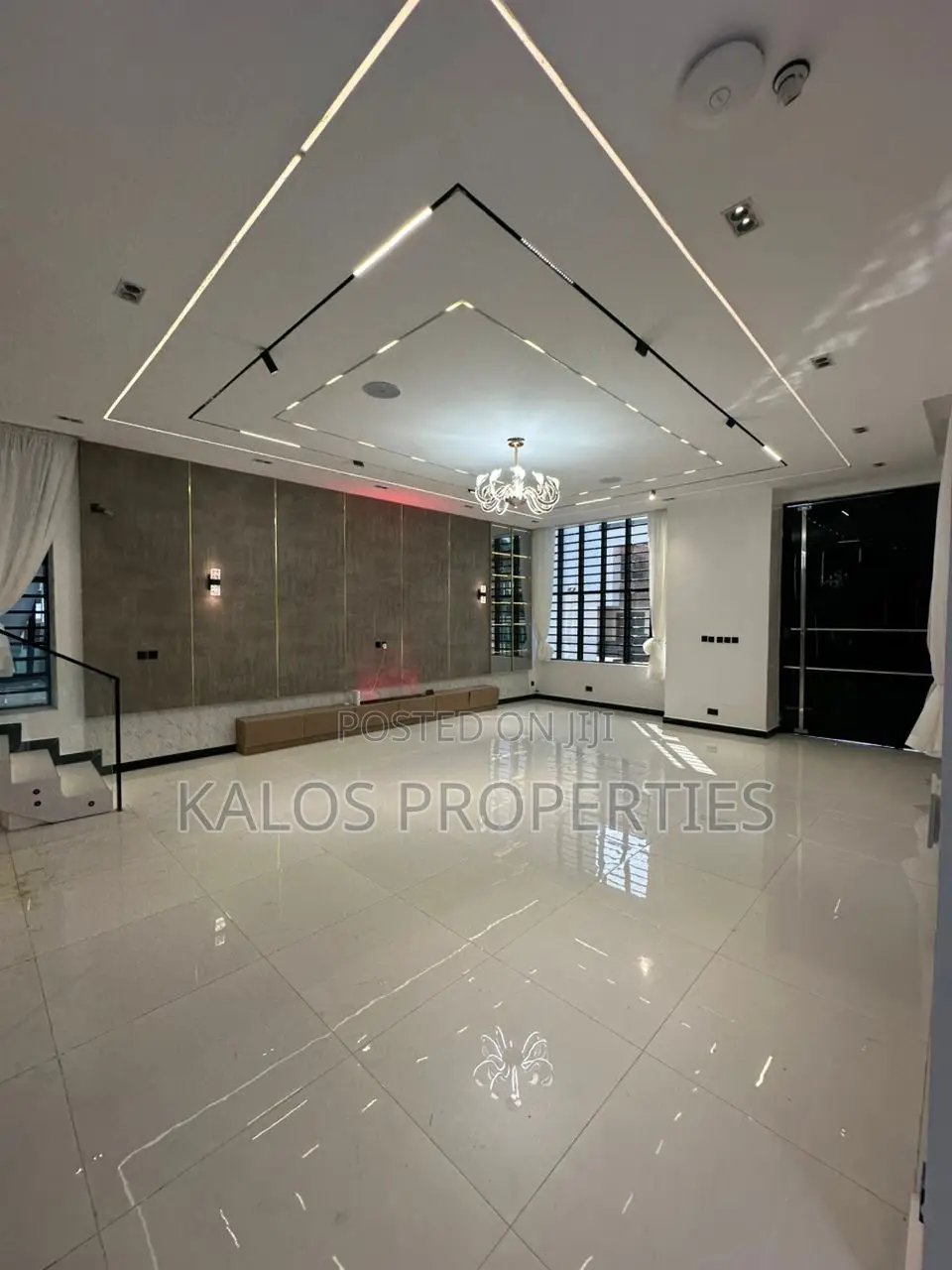 5bdrm Duplex in Chevron for sale in Chevron