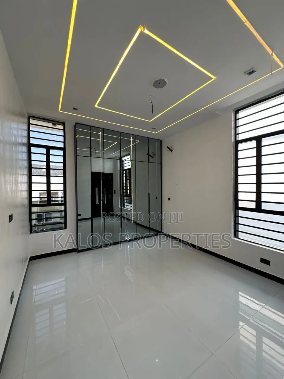5bdrm Duplex in Chevron for sale in Chevron