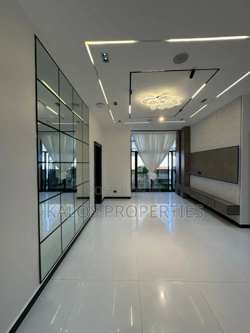 5bdrm Duplex in Chevron for sale in Chevron