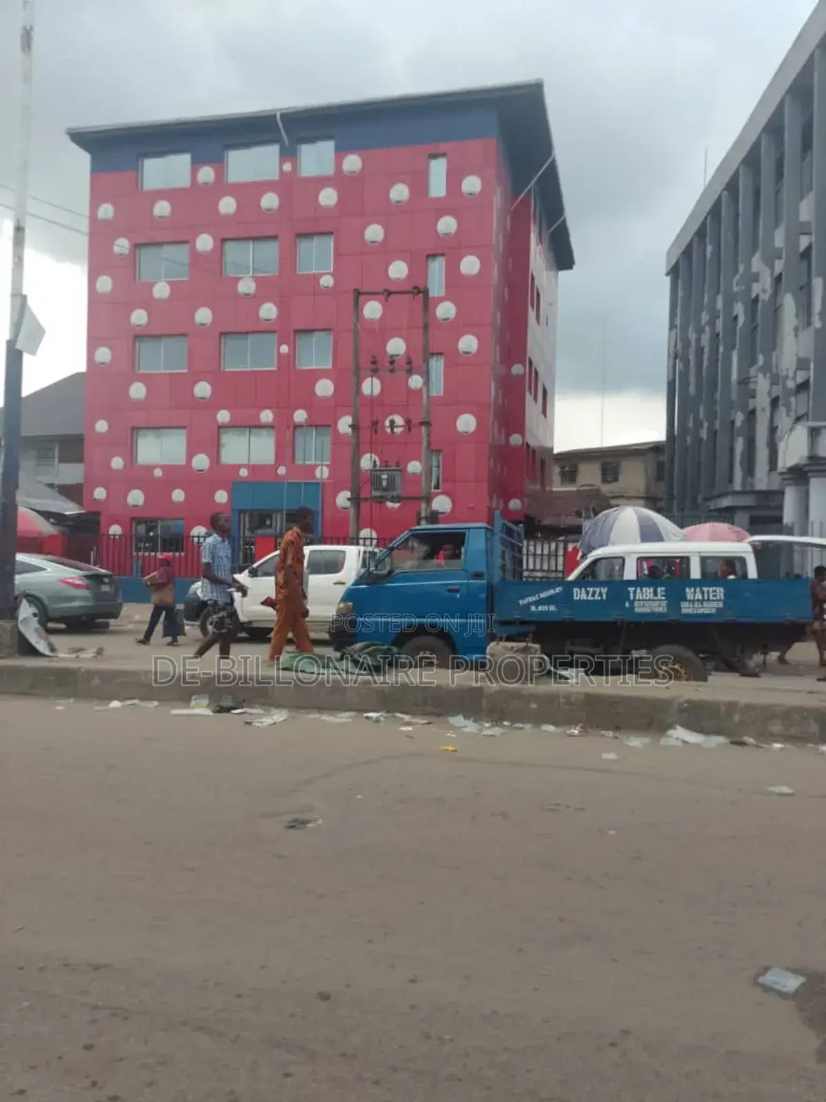18bdrm House in Owerri for sale in Owerri